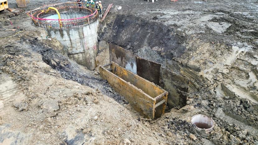 Trinity Landing — Trench box beside the caisson