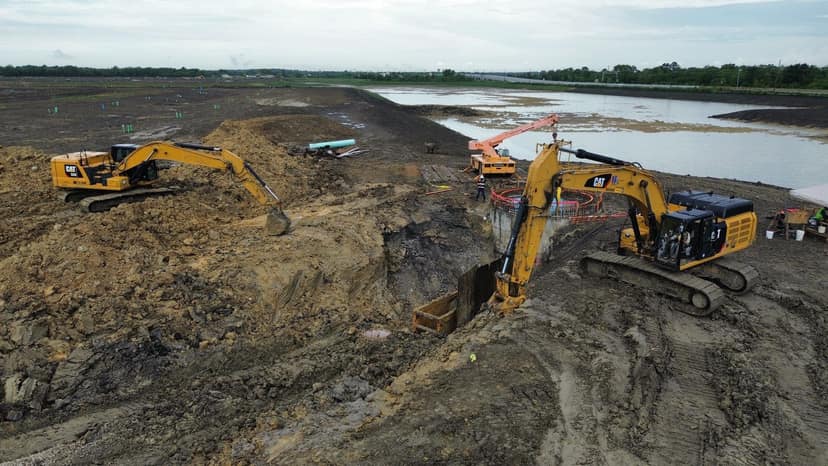 Trinity Landing — Excavation beside the caisson